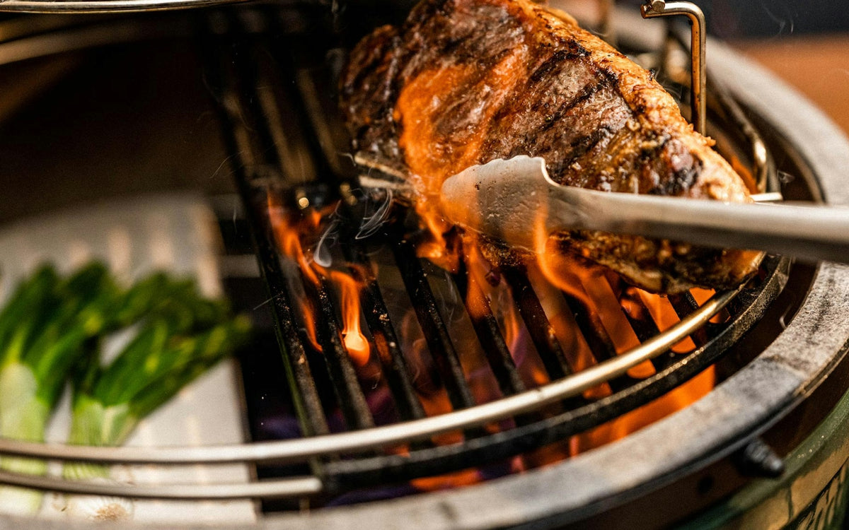 Big Green Egg Half-Moon Cast Iron Grid for EGGspander System